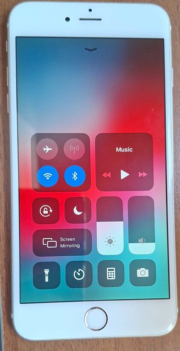 IPhone 6 с кабел без зарядно