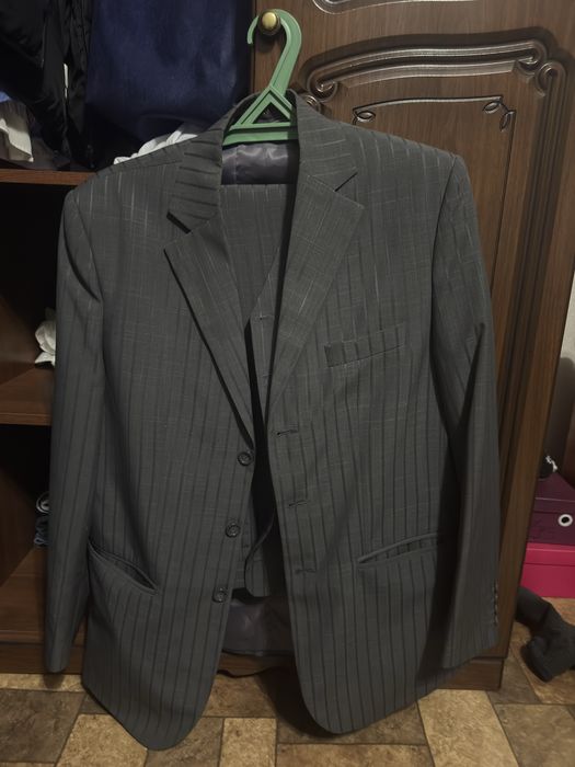 Срочно продам костюм