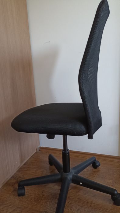 Офис стол (2 бр.)