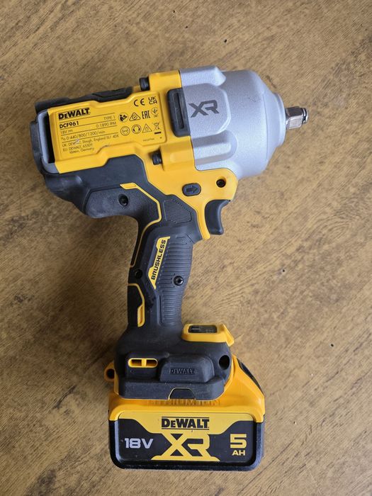 DeWALT DCF961 с батерия 5ah