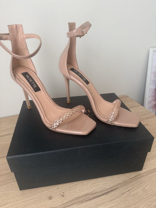 Сандали на висок ток Musette 38 номер