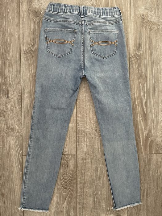 Pantaloni de jeans Abercrobie rupți pt.10-12 ani
