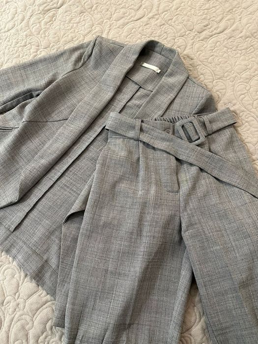 Костюм брючный продам