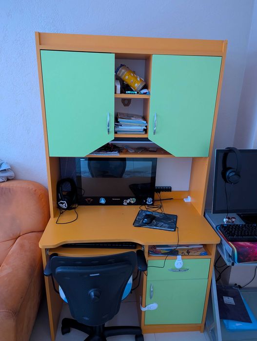 Ученическо бюро с надстройка