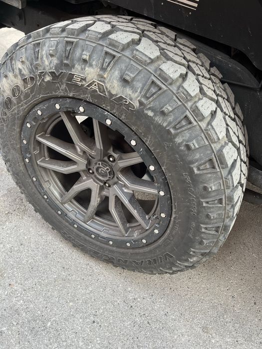 Гуми 275/65/20 goodyear wrangler с джанти за jeep Fuel 5x127 20x9”