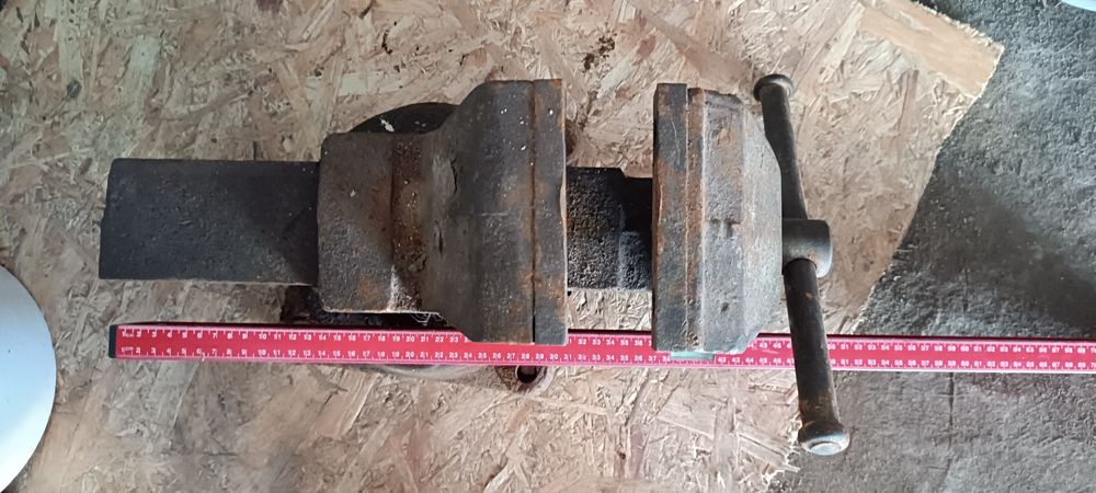 Тиски советский рабочи