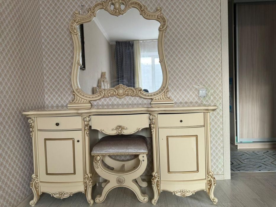 Продается Спальный гарнитур