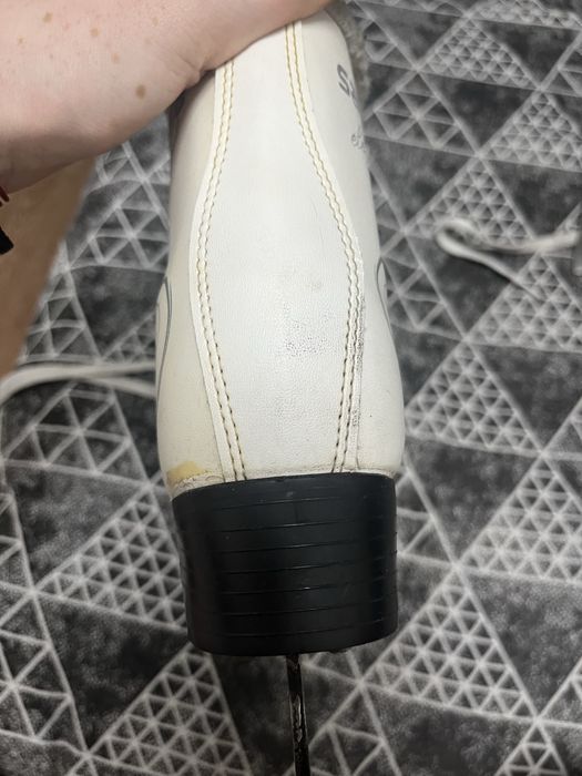 Коньки фигурные