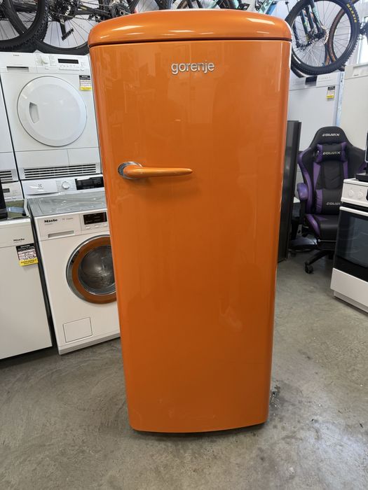 Ретро хладилник и фризер Gorenje.