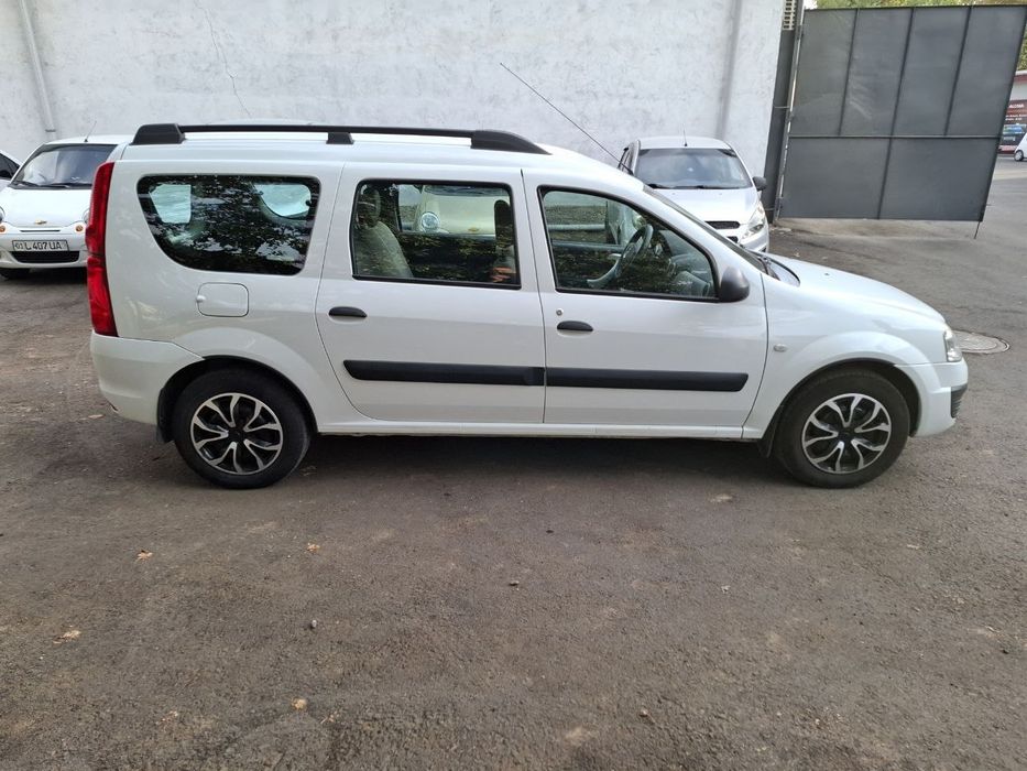 Продаётся LADA Largus, год 2015, 7 мест