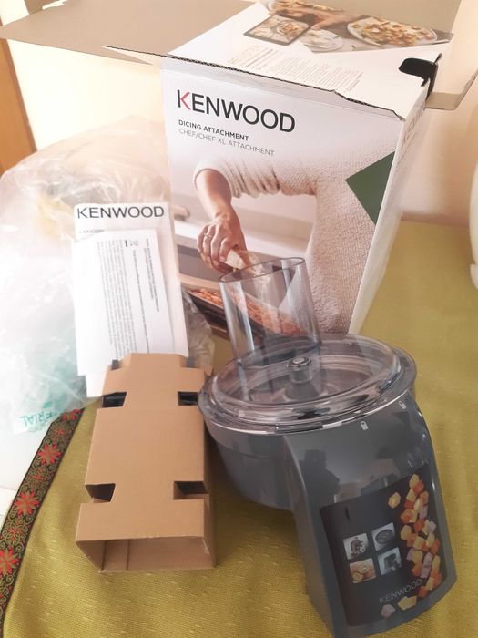 Кухненски робот KENWOOD Chef XL 1700W 6.7L KVL планетарен