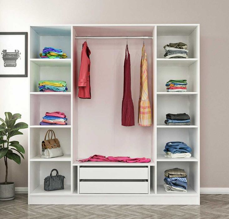 Модерен гардероб със стъклени врати