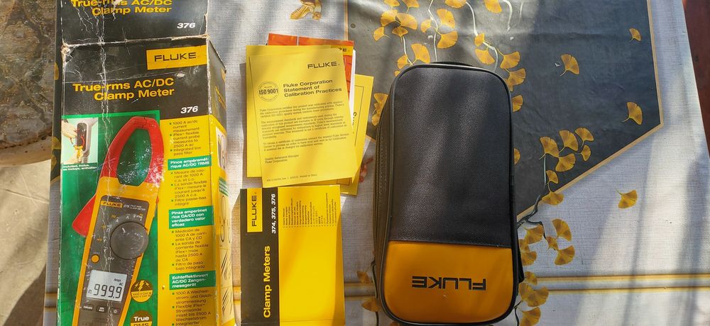 Fluke 376 Токоизмерительный прибор.