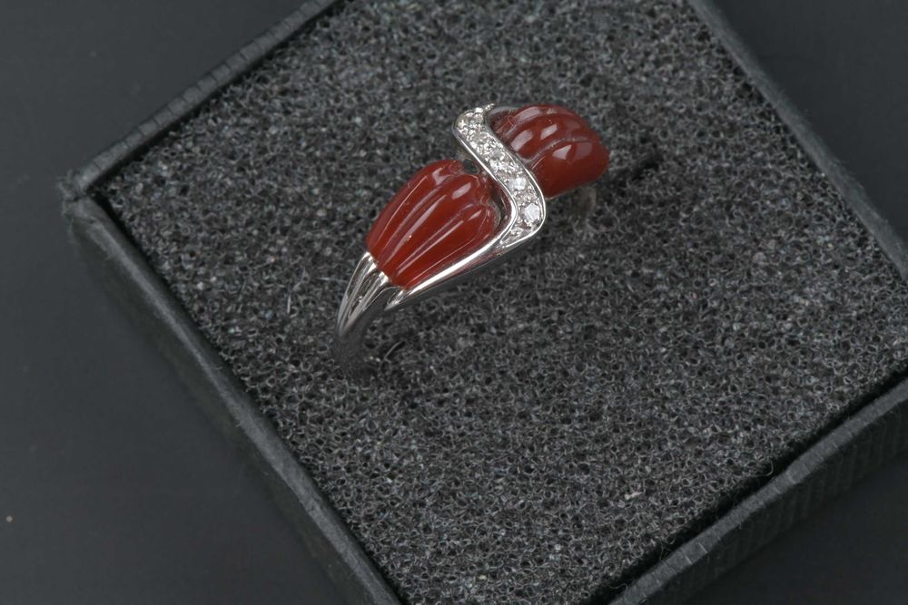 Златен Пръстен с Корнеол и Диаманти Бяло Злато 585(14К) Размер 56