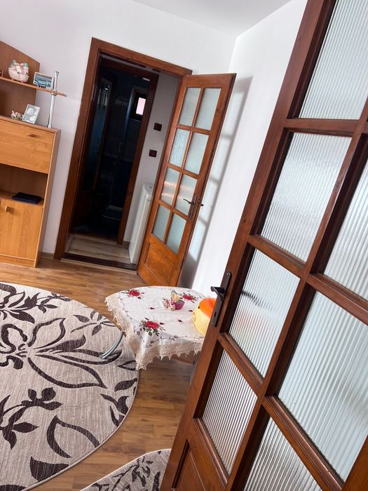 Apartament cu 2 camere, semidecomandat ,zona piața Cioclovina