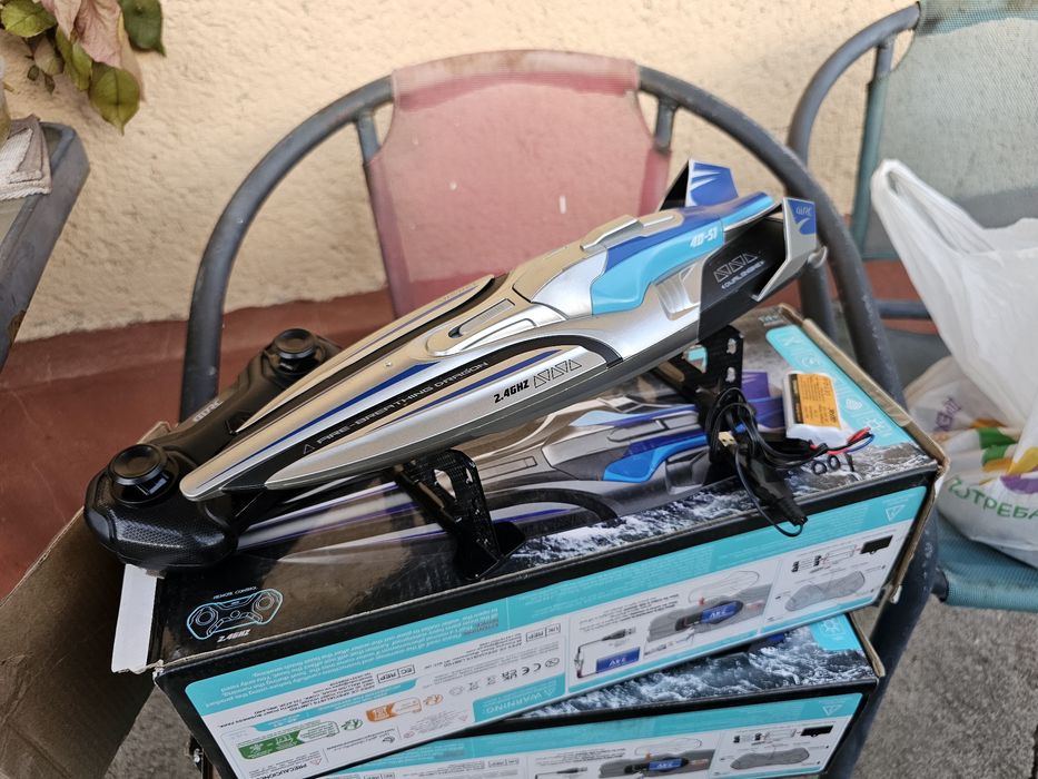 Masinuta telecomanda RTR 29km/h si Salupa  racing