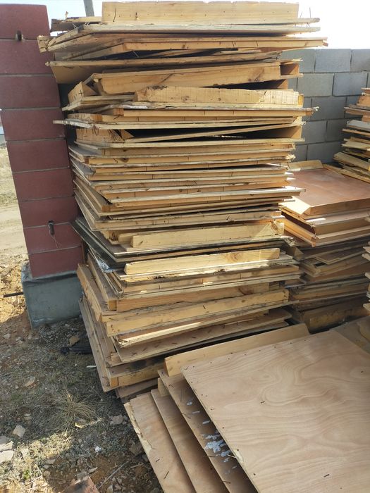 Продам фанеру по 700