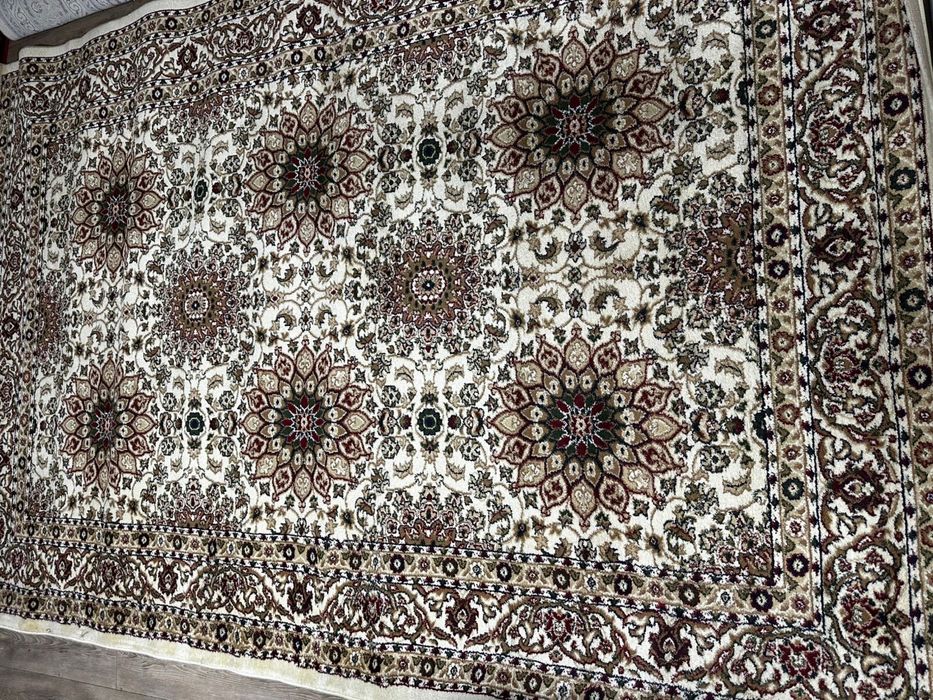 Продам ковер в хорошем состоянии