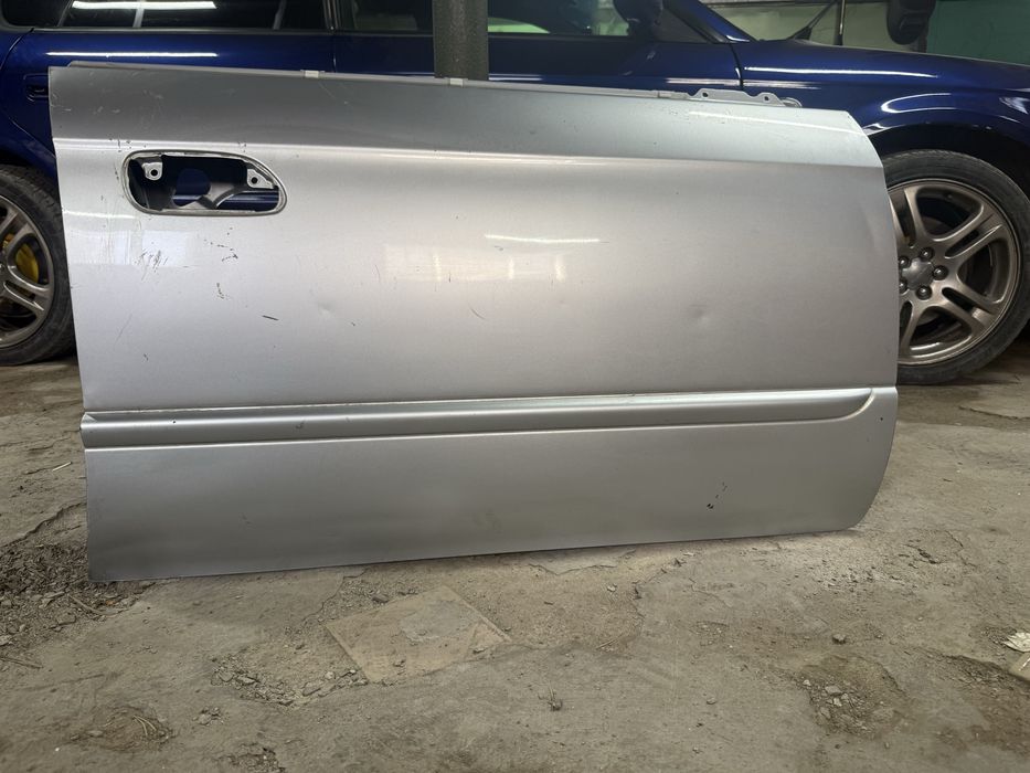 Передняя правая дверь Subaru