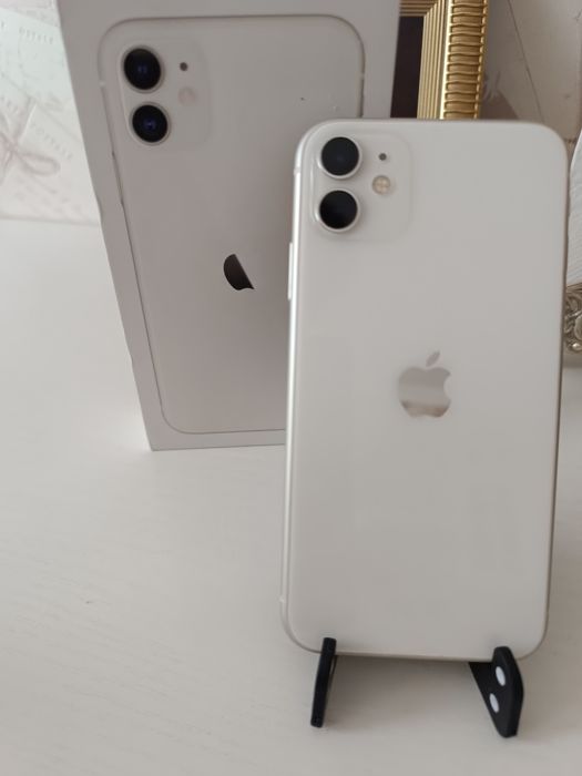Продам iphone 11 оригинал в идеальном состоянии.