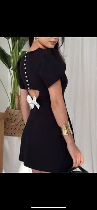Елегантна черна рокля
