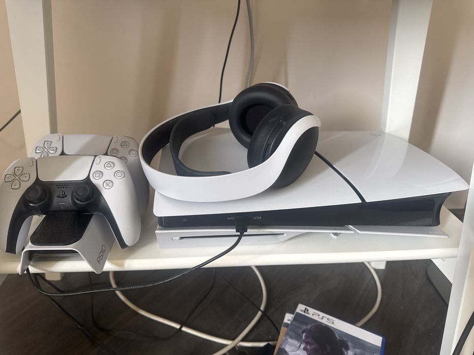 Ps5 slim продам с игровыми дисками