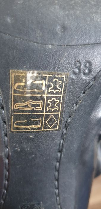Botine negre din piele