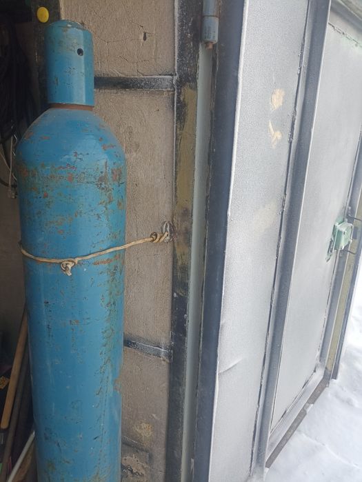 Продам кислородный баллон в хорошем состоянии с колпаком