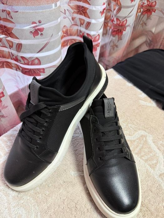 Обувь разная цена одна