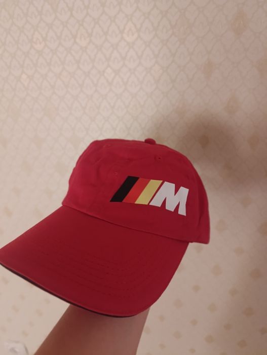 Бейсболка красного цвета БМВ