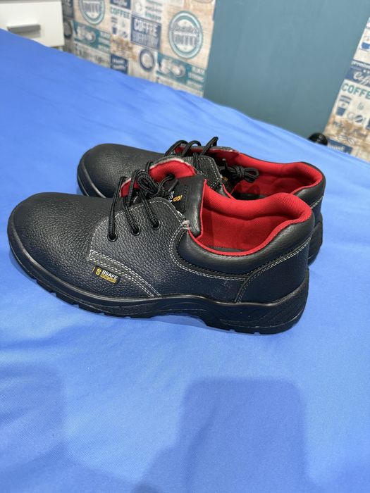 Чисто нови,работни обувки. Номер 45