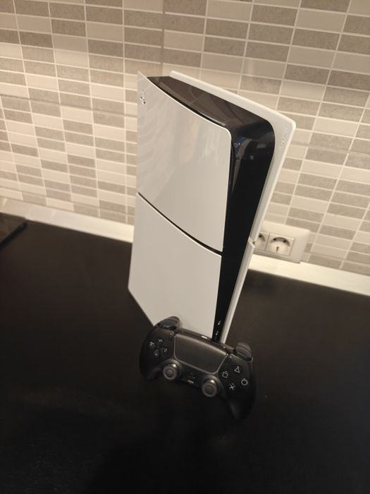 PlayStation 5 Slim 1TB + Controller original negru PS5 + Cabluri