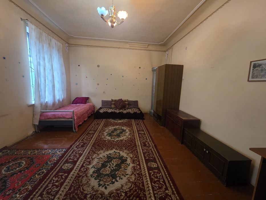 Сдаётся дом только  семейным в районе  Спартак  рядрм с асака банком