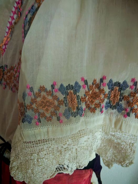 Costum popular Zona Banat peste 100 ani