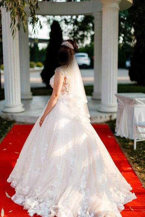 Vand rochie de mireasa !
