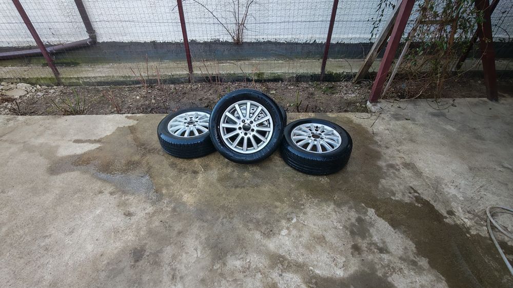 Vând Set Jante R16 anvelope bune