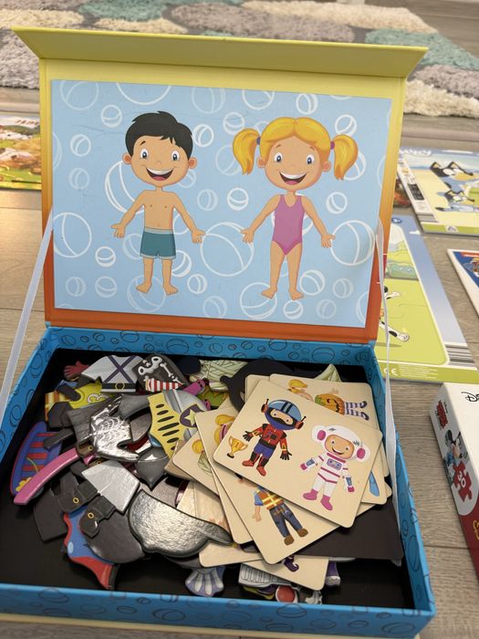 Lot puzzle si cateva jucarii