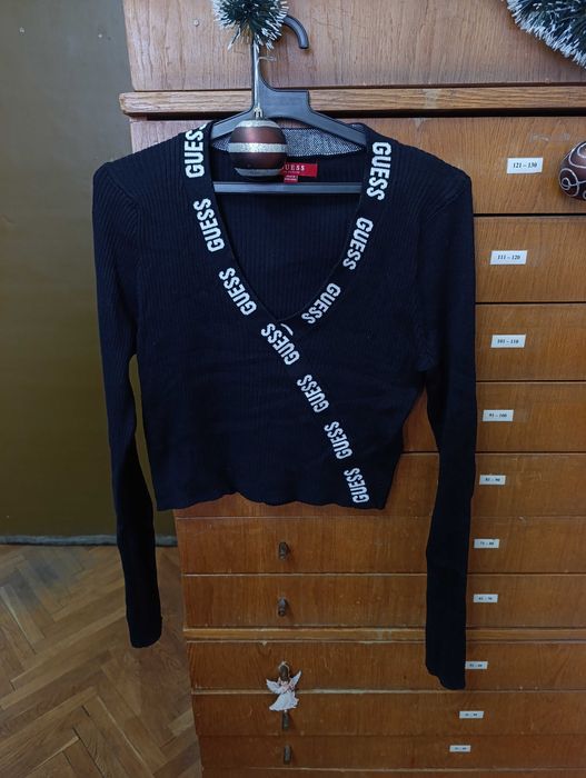 Блуза на guess носена броени пъти