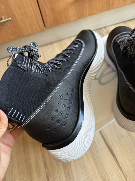 Оригинални нови маратонки Under Armour CURRY 4 FLOTRO! 43,44