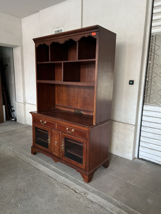 Музикален шкаф   DREXEL CHERRY PLASMA 52") WIDE