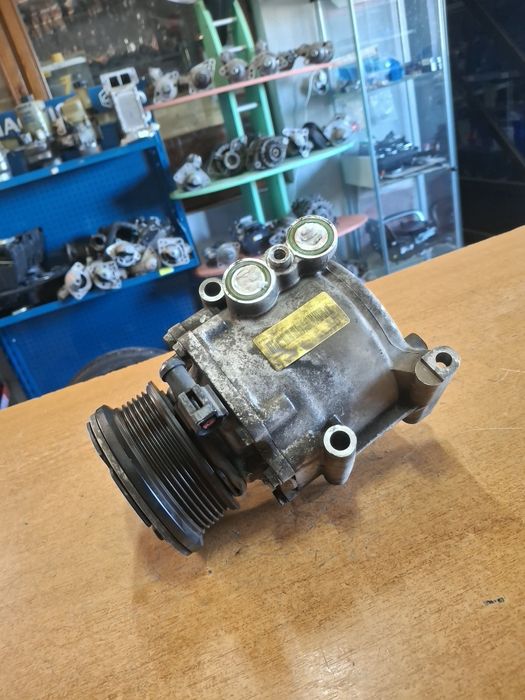Compresor aer condiționat Ford Fiesta Mk6 1.25i  1.5 1.6 tdci