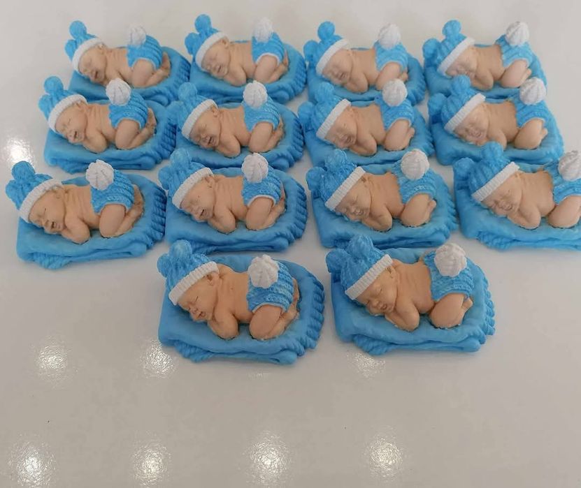 Подаръчета за гости бебе върху възглавничка