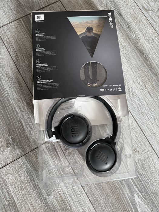 НаушникиJBL новые  безпроводные