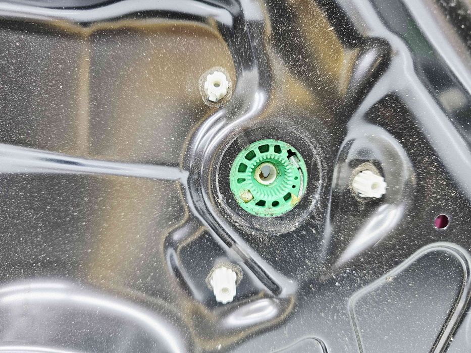 Macara electrica geam dreapta spate Volkswagen Passat B7 (365) Variant