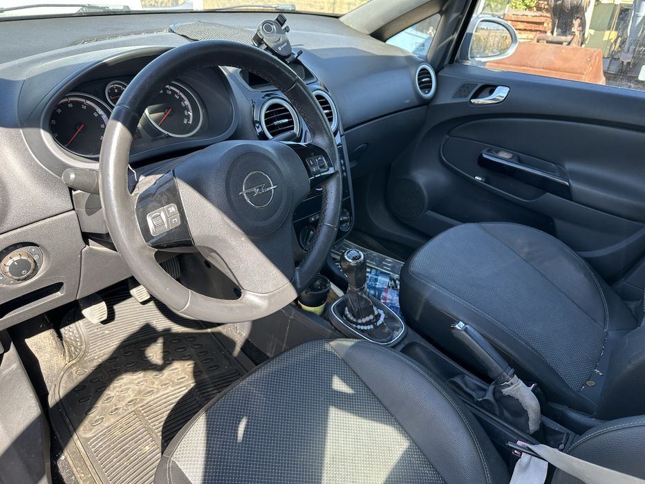 Opel Corsa D 1.4i на части