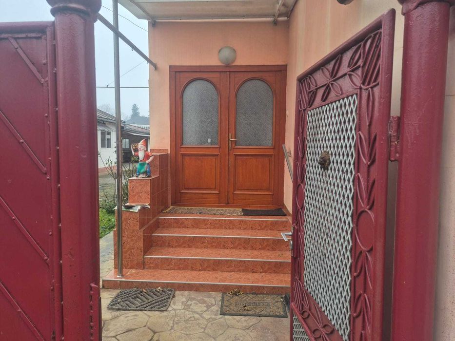 Casa cu teren de vanzare
