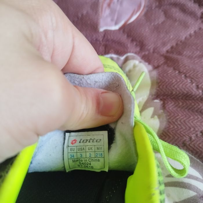 Футболни обувки Lotto - стоножки,  34