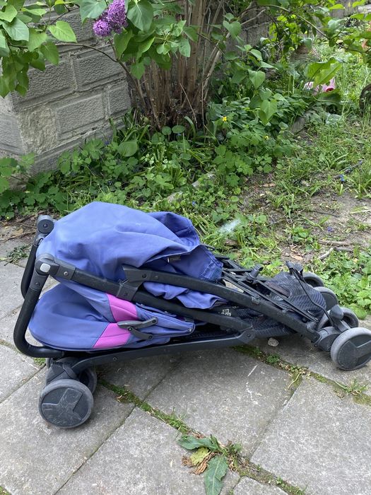 Детска количка, доста запазена