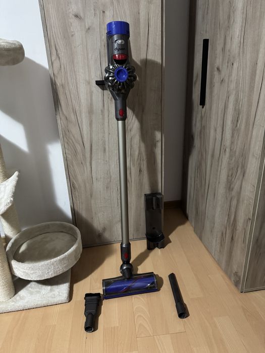 Dyson V8 - folosit de 3 ori