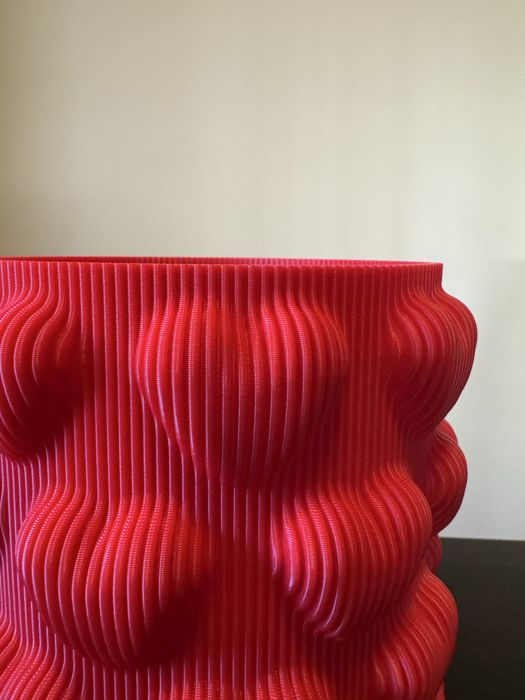 Vaza decorativa rosie cu inimioare 14.5cm - Valentine's Day 8 Martie